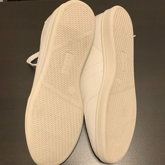 OLD NAVY Faux Leather Animal Print‎ Sneakers in White - Picture 4 of 5